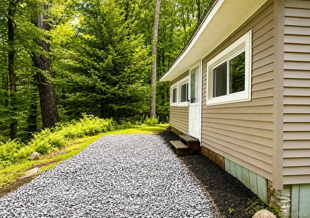 Photo 3 of Sale Pending at 69 Glazer Dr, Wallkill, NY 12721 | MLS# 1034346 | Listing updated on 2026-09-11