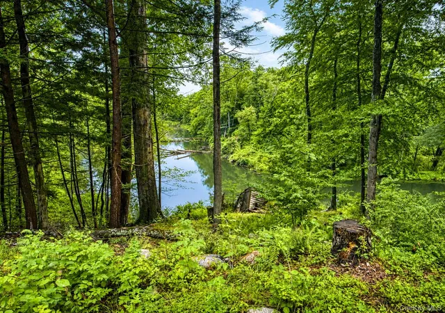 Photo 4 of Sale Pending at 69 Glazer Dr, Wallkill, NY 12721 | MLS# 1034346 | Listing updated on 2026-09-11