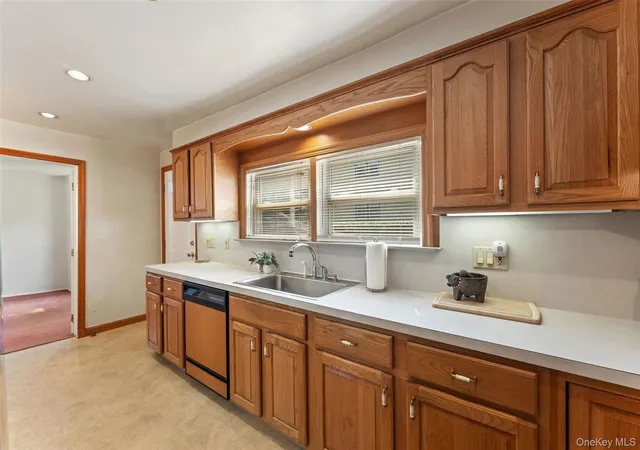 Photo 4 of Single family home for sale at 9 School St, White Plains, NY 10606 | MLS# 1034618 | Listing updated on 2026-09-13