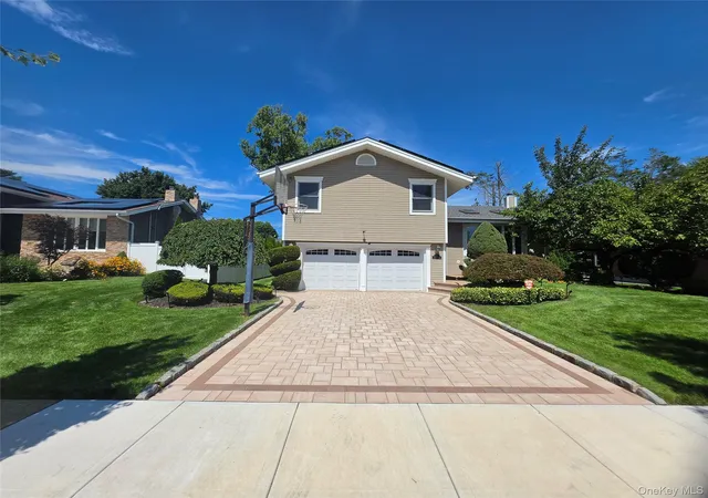 Photo 3 of Single family home for sale at 177 Forest Dr, Oyster Bay, NY 11753 | MLS# 1034642 | Listing updated on 2026-09-14