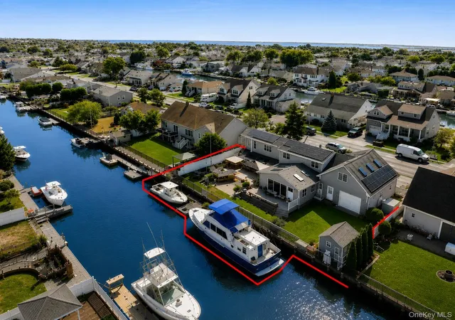 Photo 1 of Single family home for sale at 39 Jackson Pl, Oyster Bay, NY 11758 | MLS# 1034701 | Listing updated on 2026-09-11
