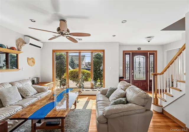 Photo 4 of Single family home for sale at 39 Jackson Pl, Oyster Bay, NY 11758 | MLS# 1034701 | Listing updated on 2026-10-09