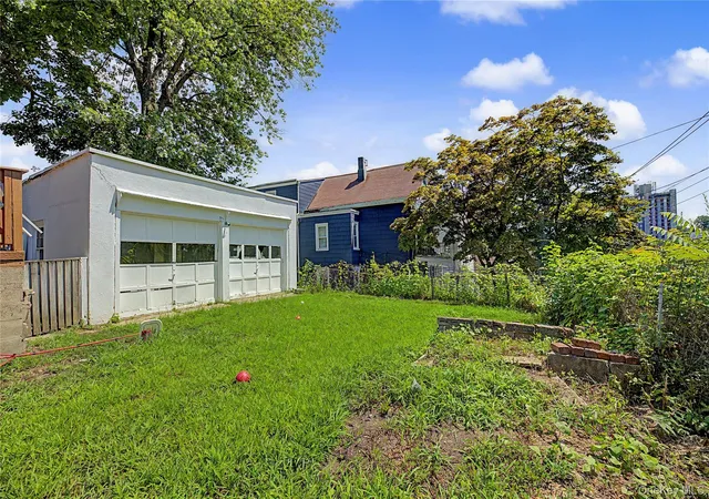 Listing Photo 5 - Condo for sale in building located at 20 Aka 22 Crescent Pl, Yonkers, NY 10704