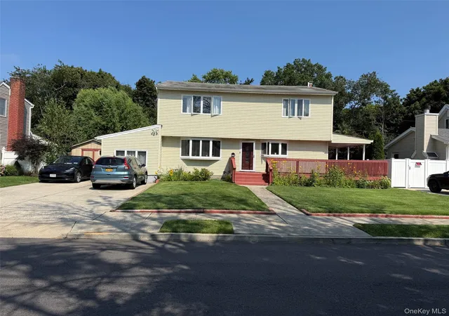 Photo 1 of Single family home for sale at 79 Elizabeth Dr, Oyster Bay, NY 11714 | MLS# 1034849 | Listing updated on 2026-09-14