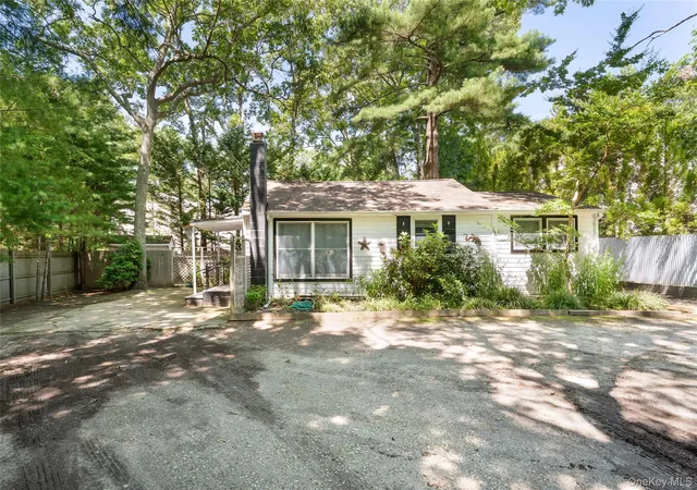 Photo 1 of Single family home for sale at 141 W Neck Rd, Southampton, NY 11968 | MLS# 1034856 | Listing updated on 2026-09-13