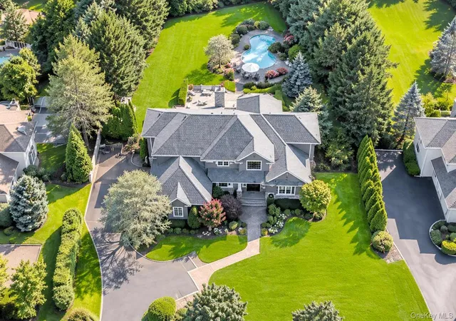 Photo 1 of Mansion for sale at 23 Jagger Ct, Huntington, NY 11747 | MLS# 1034877 | Listing updated on 2026-09-10
