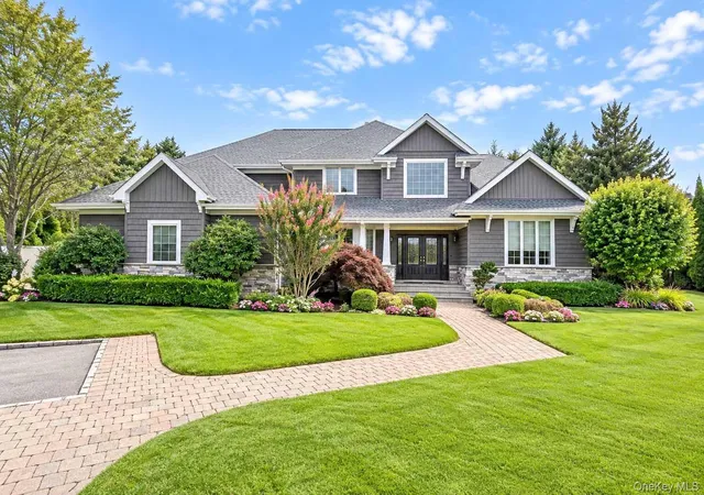 Photo 3 of Mansion for sale at 23 Jagger Ct, Huntington, NY 11747 | MLS# 1034877 | Listing updated on 2026-09-10