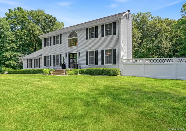 Photo 3 of Single family home for sale at 2 Tommys Ln, Lewisboro, NY 10590 | MLS# 1035007 | Listing updated on 2026-09-12