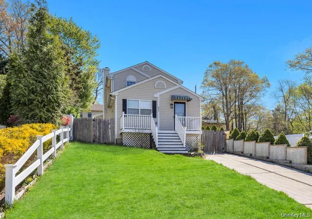Photo 2 of Single family home for sale at 43 Comus Rd, Brookhaven, NY 11778 | MLS# 1035100 | Listing updated on 2026-09-12