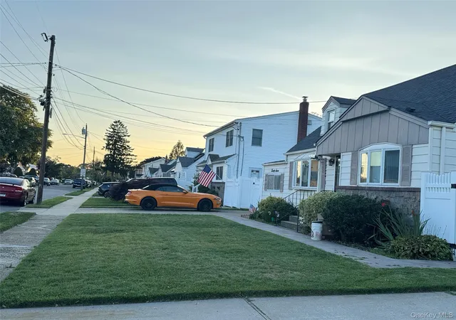 Photo 3 of Single family home for sale at 27 Edward St, Oyster Bay, NY 11714 | MLS# 1035184 | Listing updated on 2026-09-15