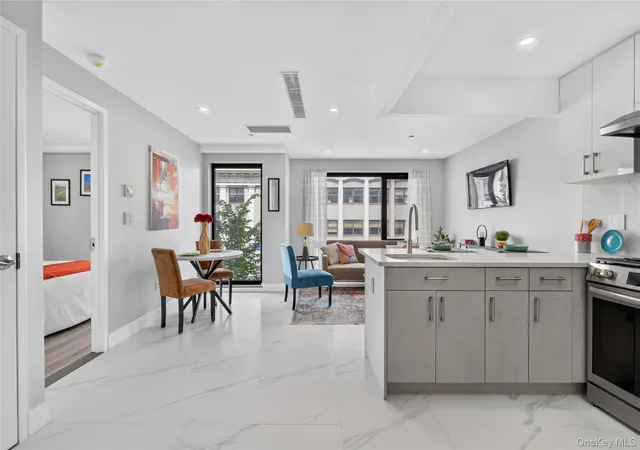 Photo 3 of Condo for sale at 643 5th Avenue #6B, New York, NY 11215 | MLS# 1035413 | Listing updated on 2026-09-15