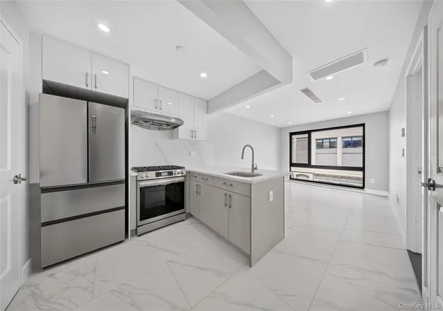 Photo 3 of Condo for sale at 643 5th Avenue #4A, New York, NY 11215 | MLS# 1035427 | Listing updated on 2026-09-15