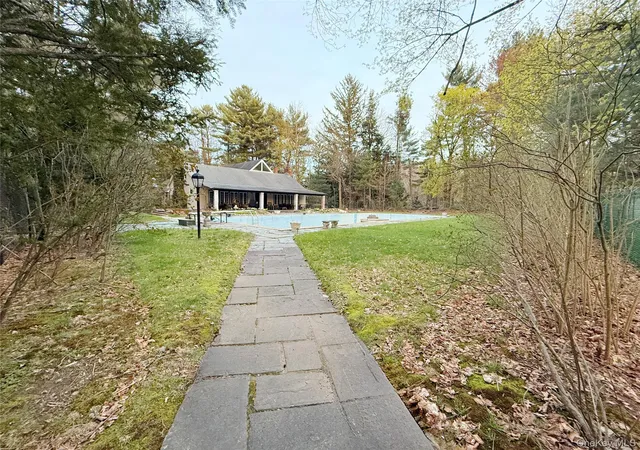 Photo 2 of Single family home for sale at 8 Woodstock Ct, Oyster Bay, NY 11771 | MLS# 1035521 | Listing updated on 2026-09-29