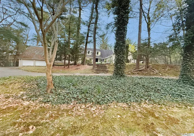 Photo 3 of Single family home for sale at 8 Woodstock Ct, Oyster Bay, NY 11771 | MLS# 1035521 | Listing updated on 2026-09-29