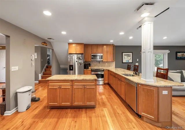 Photo 4 of Single family home for sale at 26 Kathleen Dr E, Oyster Bay, NY 11791 | MLS# 1035555 | Listing updated on 2026-09-13