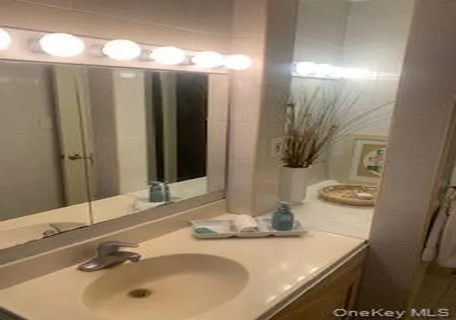 Photo 4 of Single family home for sale at 48 Ellen St, Islip, NY 11706 | MLS# 1035636 | Listing updated on 2026-10-08