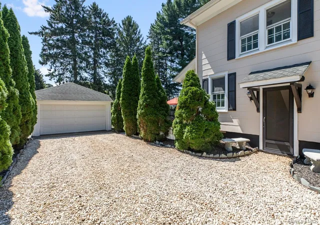 Photo 3 of Sale Pending at 22 Ketewamoke Ave, Babylon, NY 11702 | MLS# 1035686 | Listing updated on 2026-09-10