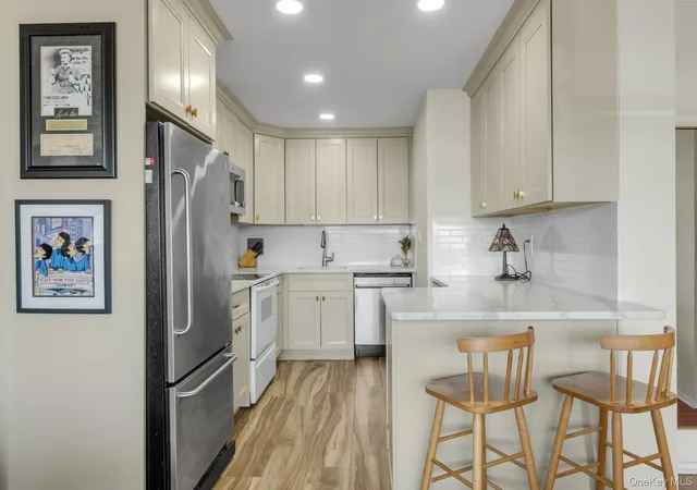 Photo 3 of Sale Pending at 9 15 166 Street #3A, New York, NY 11357 | MLS# 1035740 | Listing updated on 2026-10-01