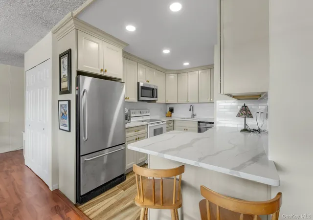 Listing Photo 4 - Condo for sale in building located at 9-15 166Th St, Queens, NY 11357 - Unit #3A