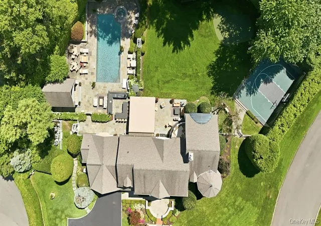 Photo 2 of Mansion for sale at 2 Kalb Ct, Huntington, NY 11746 | MLS# 1035997 | Listing updated on 2026-09-10