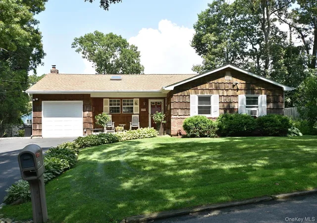 Photo 1 of Sale Pending at 273 Deer Rd, Brookhaven, NY 11779 | MLS# 1036042 | Listing updated on 2026-09-15