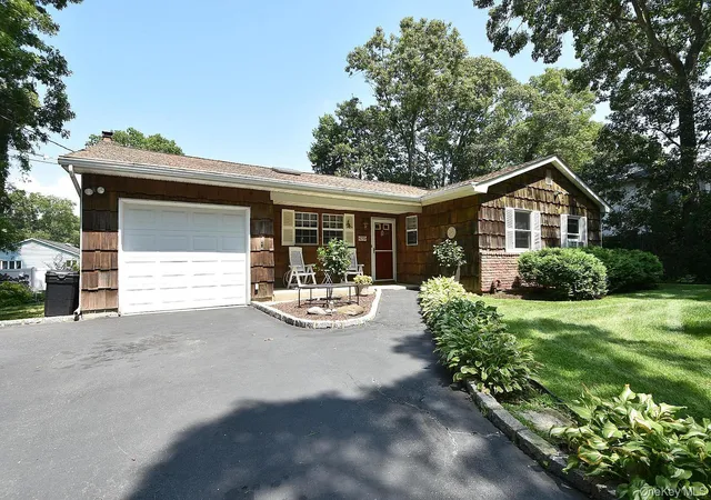 Photo 2 of Sale Pending at 273 Deer Rd, Brookhaven, NY 11779 | MLS# 1036042 | Listing updated on 2026-09-15