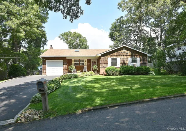 Photo 3 of Sale Pending at 273 Deer Rd, Brookhaven, NY 11779 | MLS# 1036042 | Listing updated on 2026-09-15