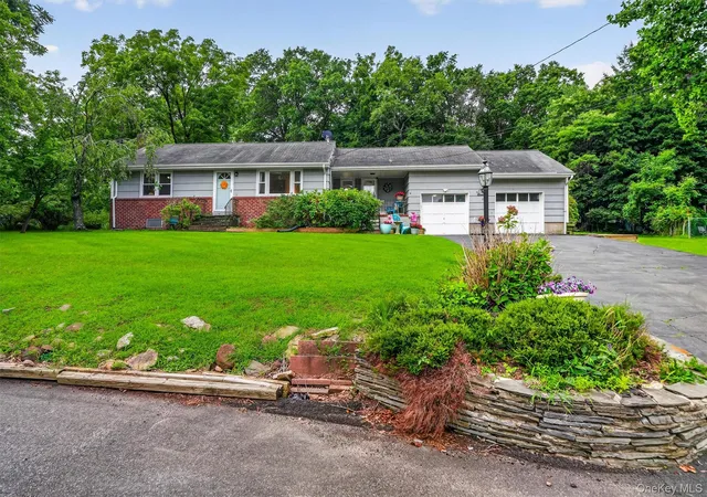 Photo 2 of Sale Pending at 11 Lorraine Ct, Clarkstown, NY 10956 | MLS# 1036066 | Listing updated on 2026-09-14