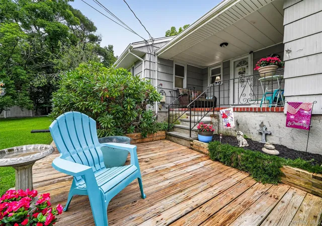 Photo 3 of Sale Pending at 11 Lorraine Ct, Clarkstown, NY 10956 | MLS# 1036066 | Listing updated on 2026-09-14