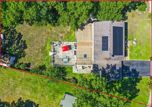 Photo 3 of Single family home for sale at 4 Winding Ln, Islip, NY 11749 | MLS# 1036164 | Listing updated on 2026-10-04