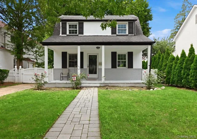 Photo 1 of Single family home for sale at 415 Leonard Blvd, North Hempstead, NY 11040 | MLS# 1036253 | Listing updated on 2026-09-15
