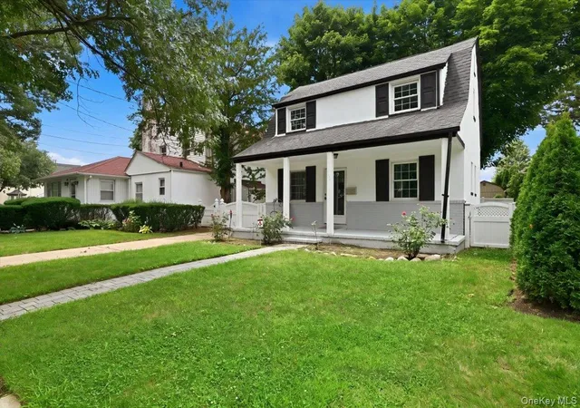 Photo 3 of Single family home for sale at 415 Leonard Blvd, North Hempstead, NY 11040 | MLS# 1036253 | Listing updated on 2026-09-15