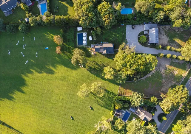 Photo 2 of Single family home for sale at 2850 Main Bayview Rd, Southold, NY 11971 | MLS# 1036373 | Listing updated on 2026-09-14