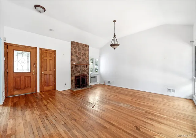 Photo 3 of Sale Pending at 188 1st Avenue, Oyster Bay, NY 11762 | MLS# 1036458 | Listing updated on 2026-09-09