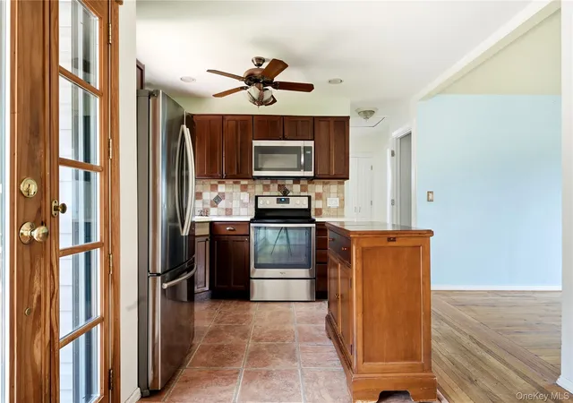 Photo 4 of Sale Pending at 188 1st Avenue, Oyster Bay, NY 11762 | MLS# 1036458 | Listing updated on 2026-09-09