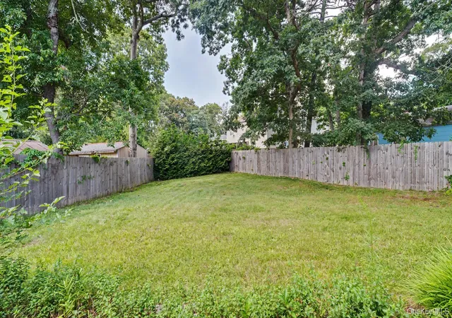 Photo 2 of Single family home for sale at 32 Lake Pl, Babylon, NY 11798 | MLS# 1036539 | Listing updated on 2026-09-10
