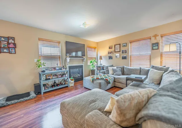 Photo 3 of Single family home for sale at 37 Louisiana St, Long Beach, NY 11561 | MLS# 1036557 | Listing updated on 2026-10-04