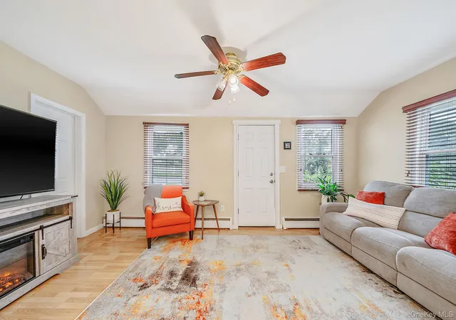 Photo 4 of Sale Pending at 86 Woodycrest Dr, Brookhaven, NY 11738 | MLS# 1036569 | Listing updated on 2026-09-15