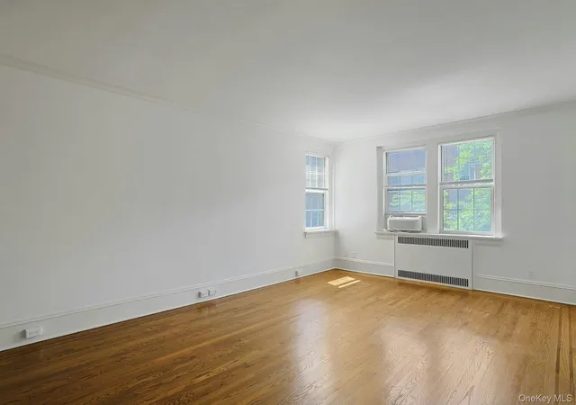 Photo 4 of Sale Pending at 253 Garth Rd #3E, Eastchester, NY 10583 | MLS# 1036574 | Listing updated on 2026-09-10