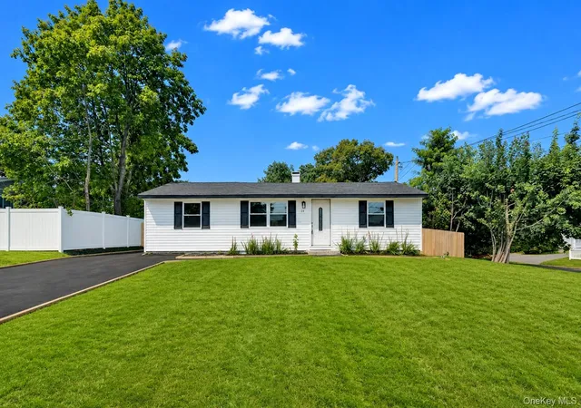 Photo 1 of Single family home for sale at 14 Marie Ln, Islip, NY 11722 | MLS# 1036809 | Listing updated on 2026-09-12
