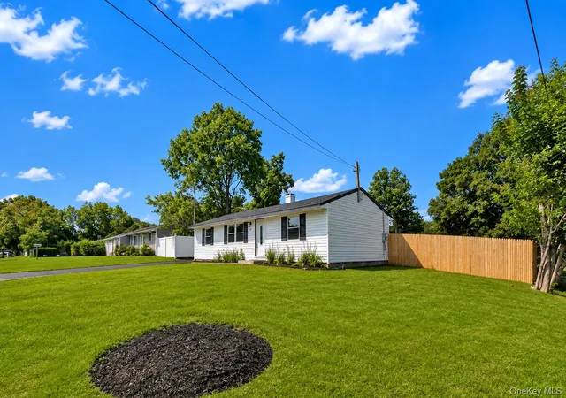 Photo 3 of Single family home for sale at 14 Marie Ln, Islip, NY 11722 | MLS# 1036809 | Listing updated on 2026-09-12