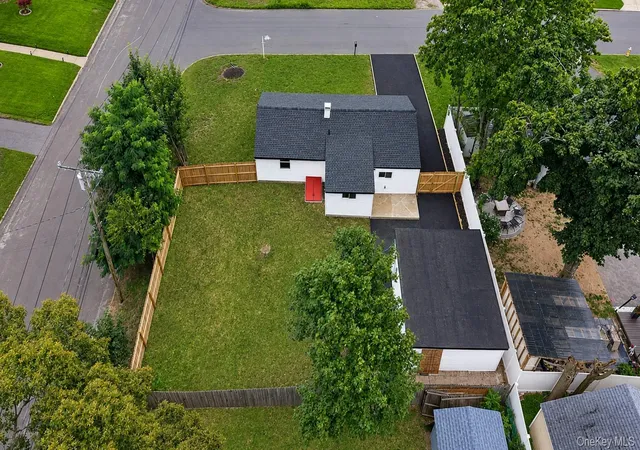 Photo 4 of Single family home for sale at 14 Marie Ln, Islip, NY 11722 | MLS# 1036809 | Listing updated on 2026-10-08