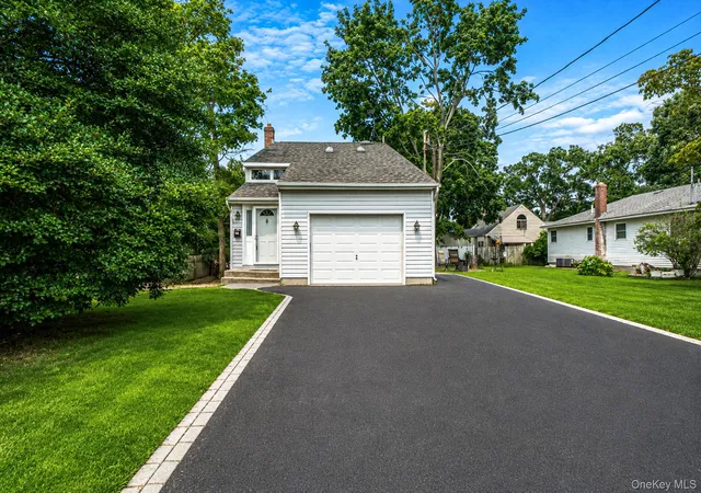 Photo 2 of Single family home for sale at 35 E 6th Street, Brookhaven, NY 11772 | MLS# 1036873 | Listing updated on 2026-09-10