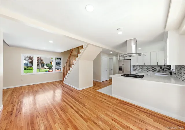 Photo 4 of Single family home for sale at 930 Park Dr, Hempstead, NY 11793 | MLS# 1036936 | Listing updated on 2026-10-10