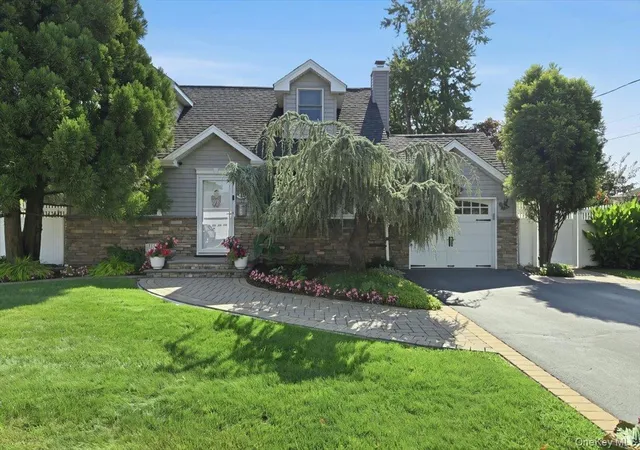 Photo 1 of Sale Pending at 151 New York Ave, Babylon, NY 11704 | MLS# 1037020 | Listing updated on 2026-09-10