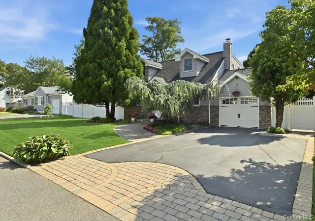 Photo 2 of Sale Pending at 151 New York Ave, Babylon, NY 11704 | MLS# 1037020 | Listing updated on 2026-09-10