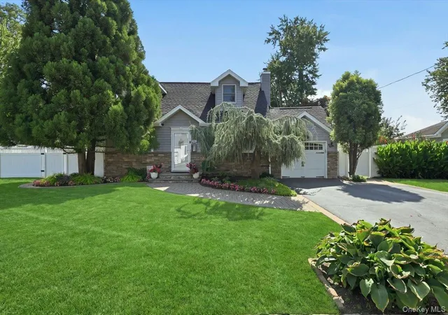 Photo 3 of Sale Pending at 151 New York Ave, Babylon, NY 11704 | MLS# 1037020 | Listing updated on 2026-09-10