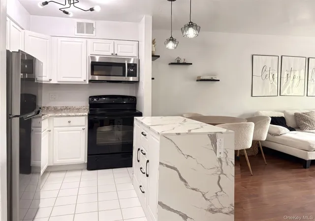 Photo 2 of Condo for sale at 115 Dehaven Dr #205, Yonkers, NY 10703 | MLS# 1037263 | Listing updated on 2026-09-18