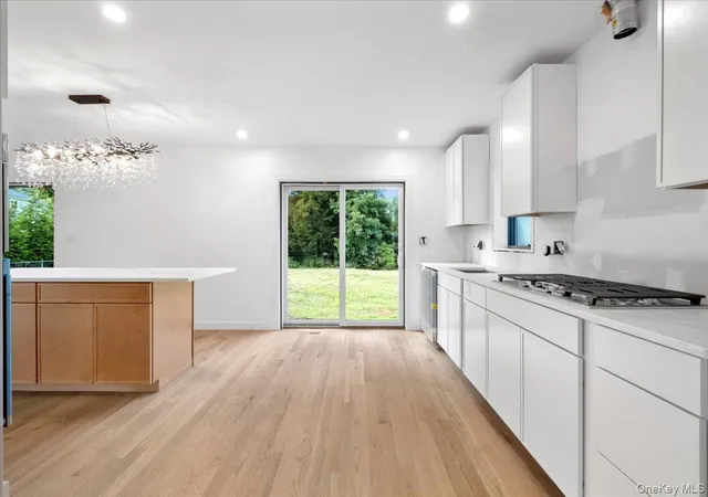 Photo 2 of Sale Pending at 5 Bevan Pl, Eastchester, NY 10709 | MLS# 1037512 | Listing updated on 2026-09-10