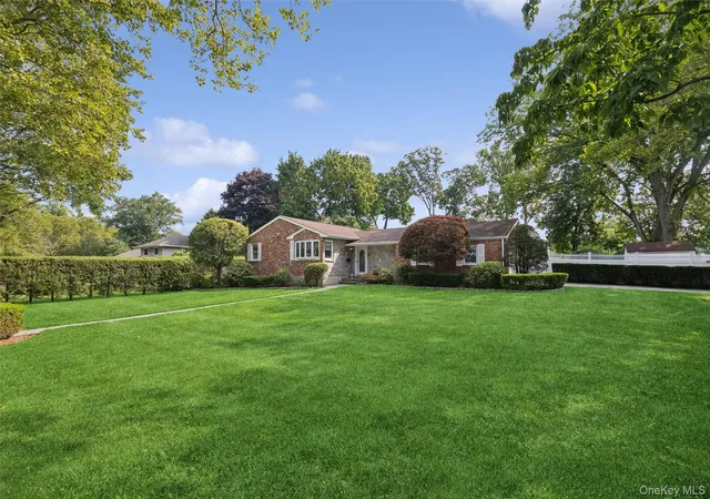 Photo 3 of Sale Pending at 35 Cherrywood Dr, Huntington, NY 11731 | MLS# 1037523 | Listing updated on 2026-09-15